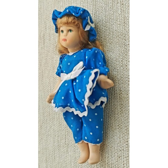 Boneca Knightsbridge Dolls, Porcelana, Rosto e Mãos Articuláveis em Biscuit Porcelana, Importada, Vestido Azul com Renda