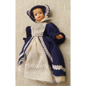 Boneca Knightsbridge Dolls, Porcelana, Rosto e Mãos Articuláveis em Biscuit Porcelana, Importada, Vestido Azul e Chapeu de Renda Boneca Knightsbridge Dolls, Porcelana, Rosto e Mãos Articuláveis em Biscuit Porcelana, Importada, Vestido Azul e Chapeu de Renda